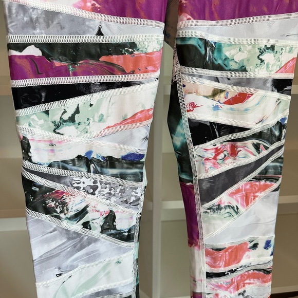 Lululemon Size 6 High Times Full-On Luxtreme Pigment Wave Multicolor Legging - Picture 4 of 7